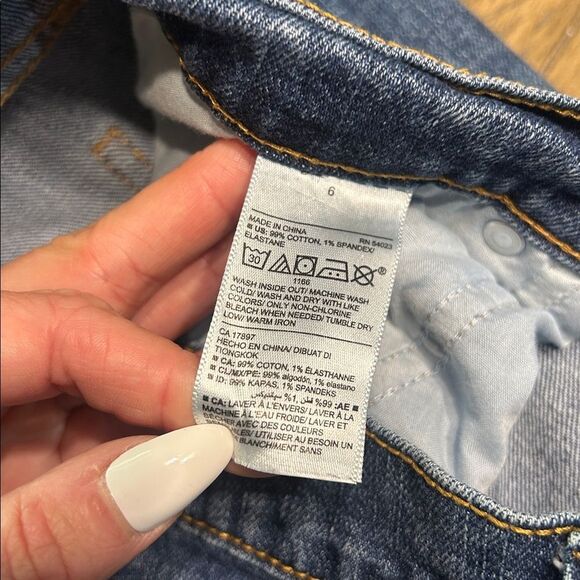 Old Navy Boyfriend Ankle Jeans size 6 - Picture 4 of 8